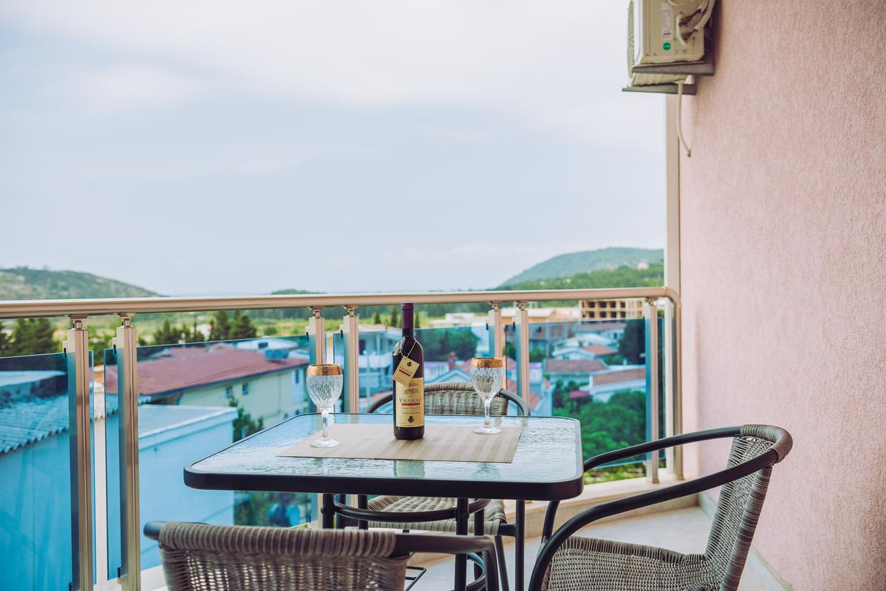 Apartments Krstovic Сутоморе Экстерьер фото