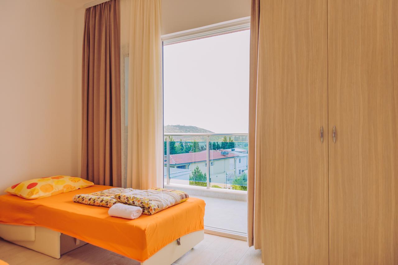 Apartments Krstovic Сутоморе Экстерьер фото