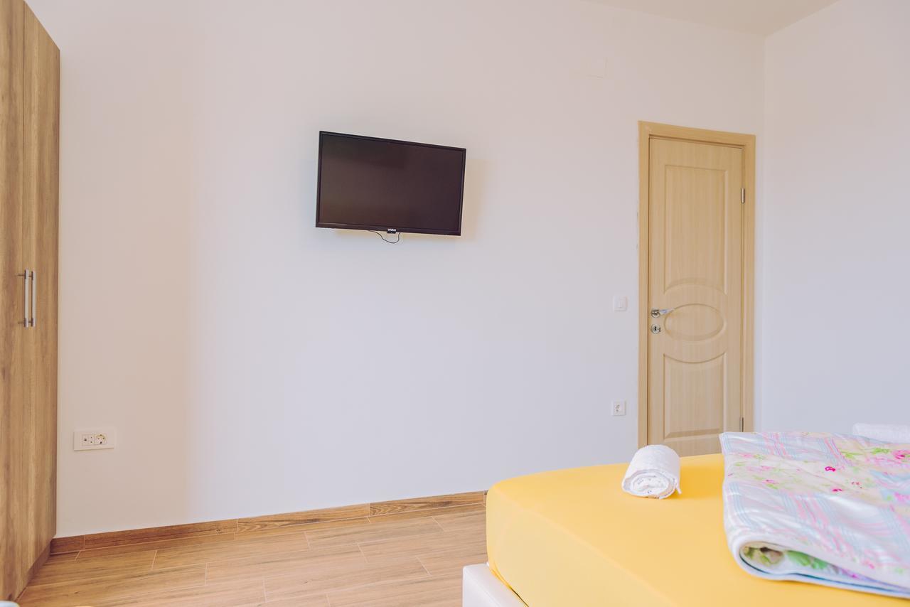 Apartments Krstovic Сутоморе Экстерьер фото